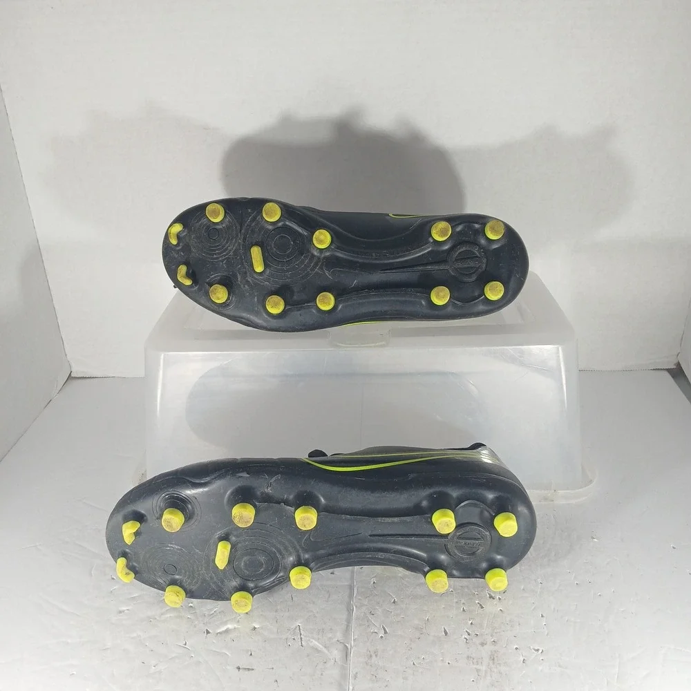 Nike Tiempo Legend 10 Club 5Y Black Volt Soccer Cleats DV4352-001 Athletic Sport